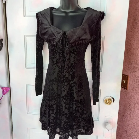 SOLD! Killstar velvet soft Lydia Deets inspired dress w/Victorian skull design - Picture 13 of 13
